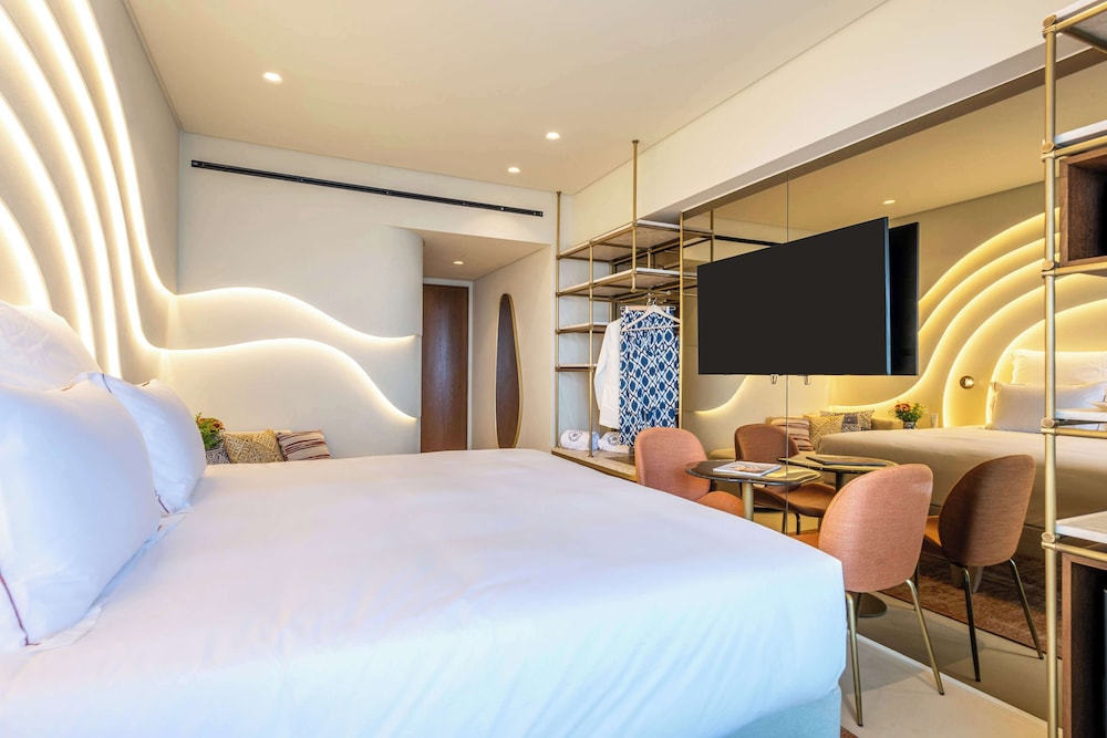 Deluxe Suite, 1 King Bed, Sea View - Photo 1