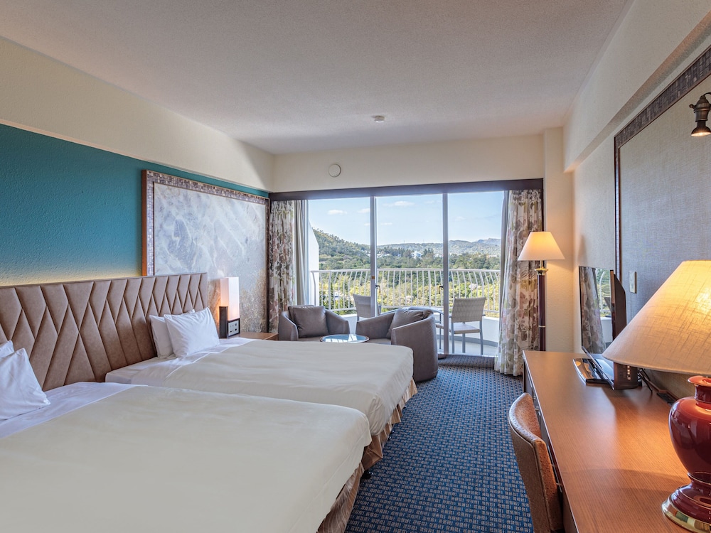 [Premier Twin] Partial Ocean View/Top Floor, 7th Floor Non-Smoking - Photo 1