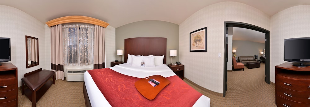 Suite, 1 King Bed with Sofa bed, Non Smoking - Photo 6