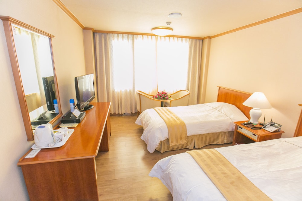 Standard Twin Room - Photo 5