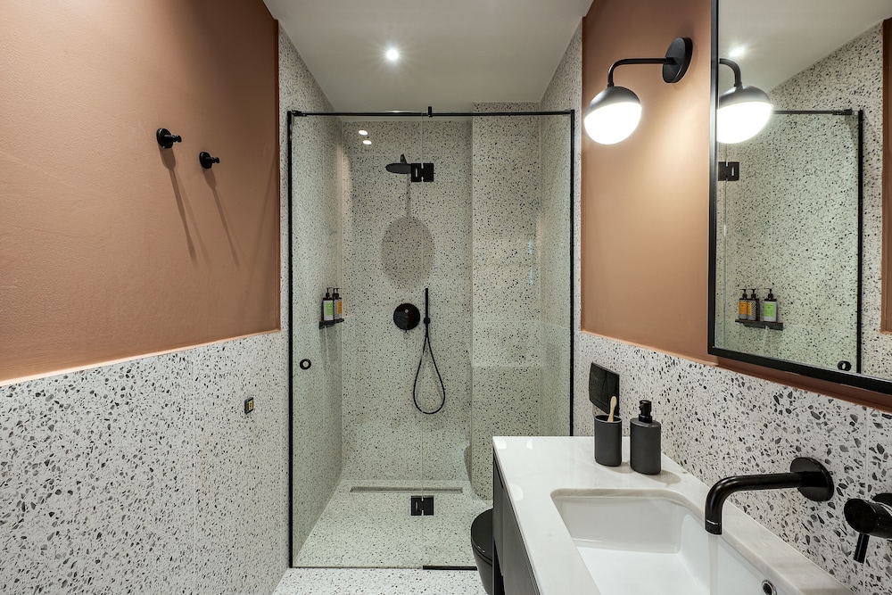 City Double or Twin Room - Photo 8