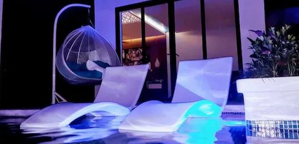 Junior Suite Ocean Front Swim up Double Queen Bed photo 2