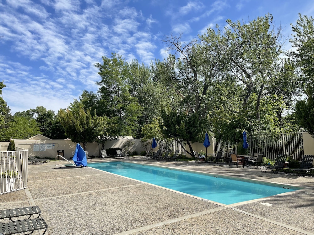 Standard Room, 2 Queen Beds, Pool View