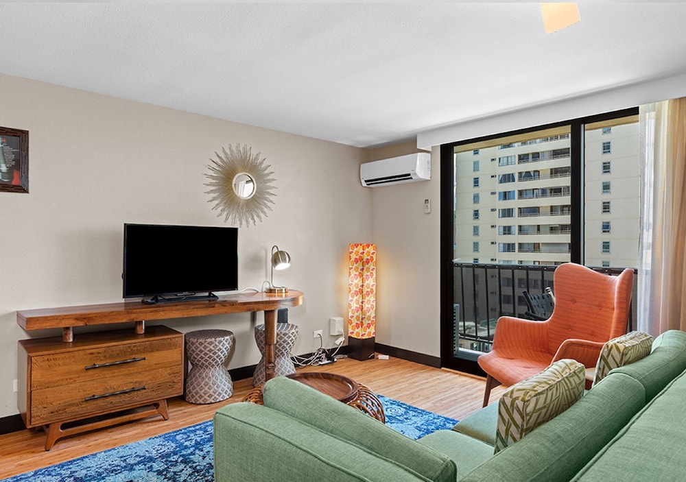 Suite, 1 Bedroom, Kitchenette, Mountain View - Photo 5