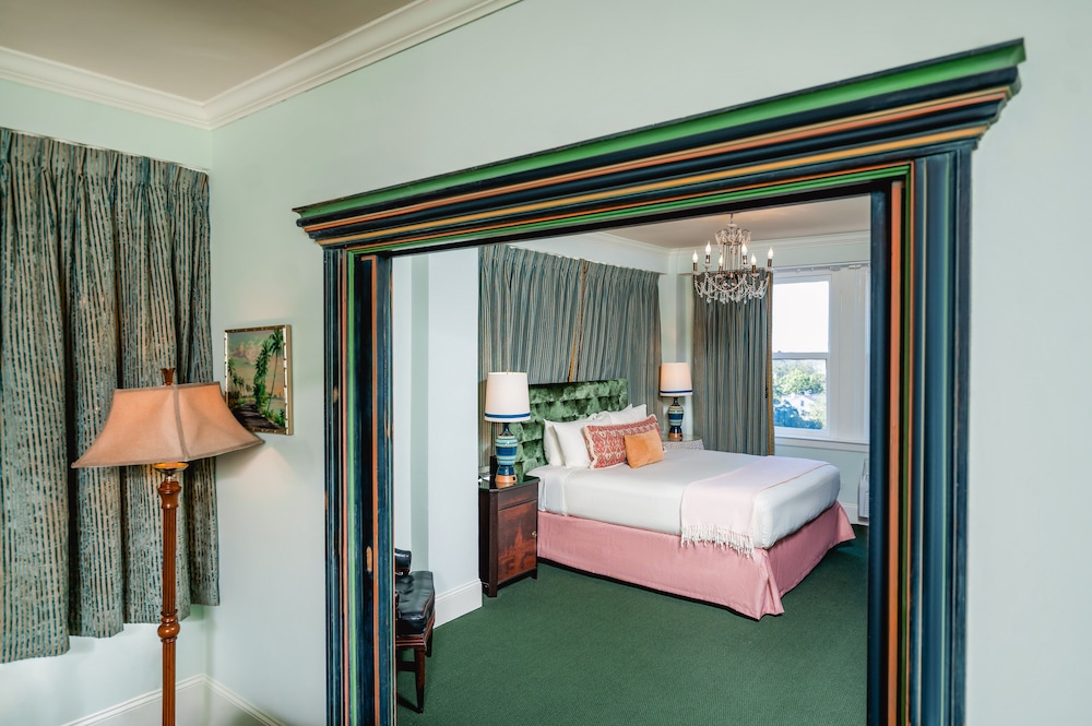 Suite, 1 King Bed (Calliope) - Photo 1
