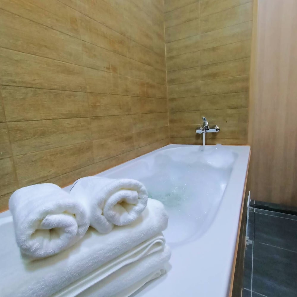 Deluxe Room, 2 Twin Beds - Photo 8