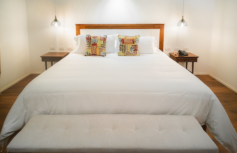 Standard Room, 1 King Bed - Photo 4
