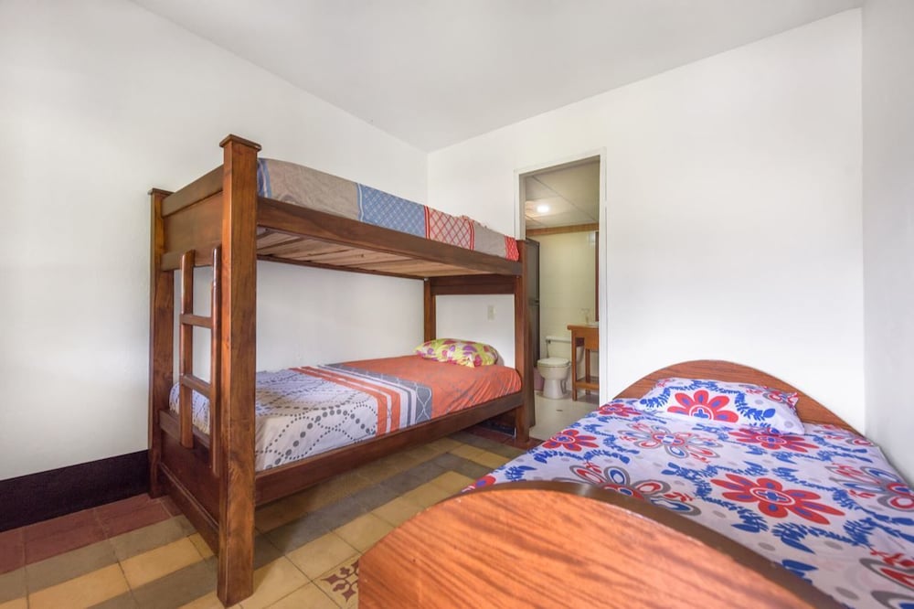 Standard Triple Room, Multiple Beds, Private Bathroom photo 2