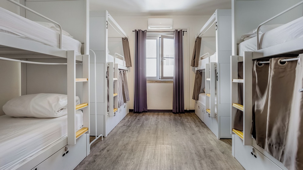 8 Beds in Mixed Dormitory