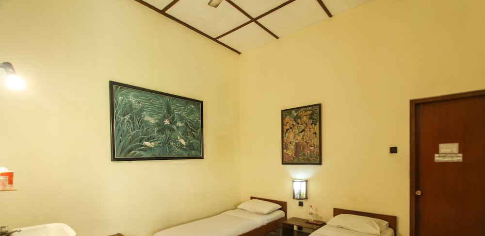 Economy Room, Private Bathroom - Photo 7
