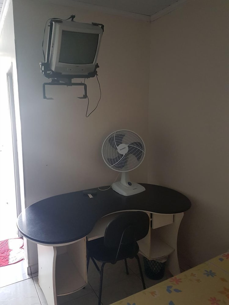Quarto Com Banheiro Ao Lado