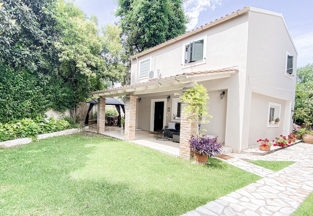 House, 2 Bedrooms, Terrace, Garden Area photo 2