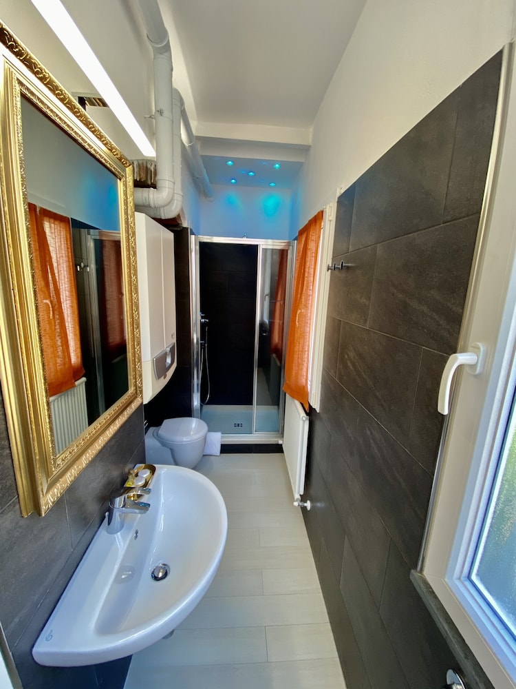 Superior Room, 1 King Bed, Air conditioning photo 3