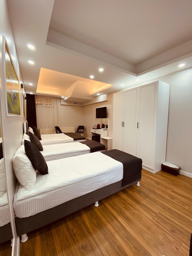 Economy Quadruple Room photo 2