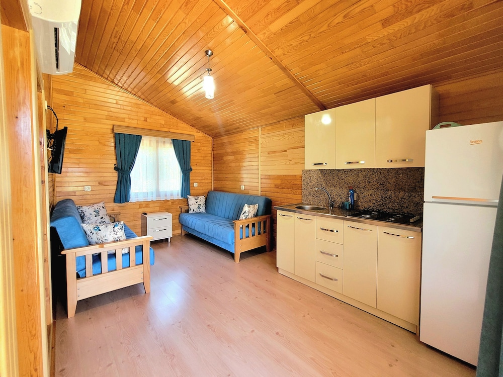 Superior Bungalow, 1 Bedroom, Kitchenette, Garden Area photo 1