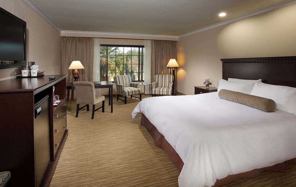 Suite, 1 King Bed (Coast Premium King Mini Suite ) - Photo 5