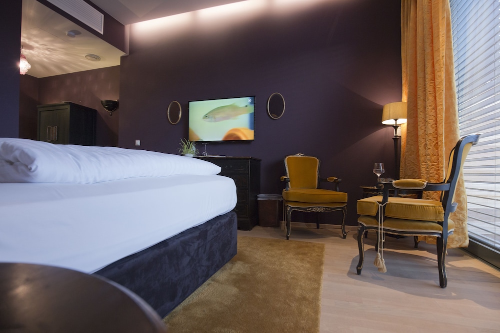 Romantic Studio Suite