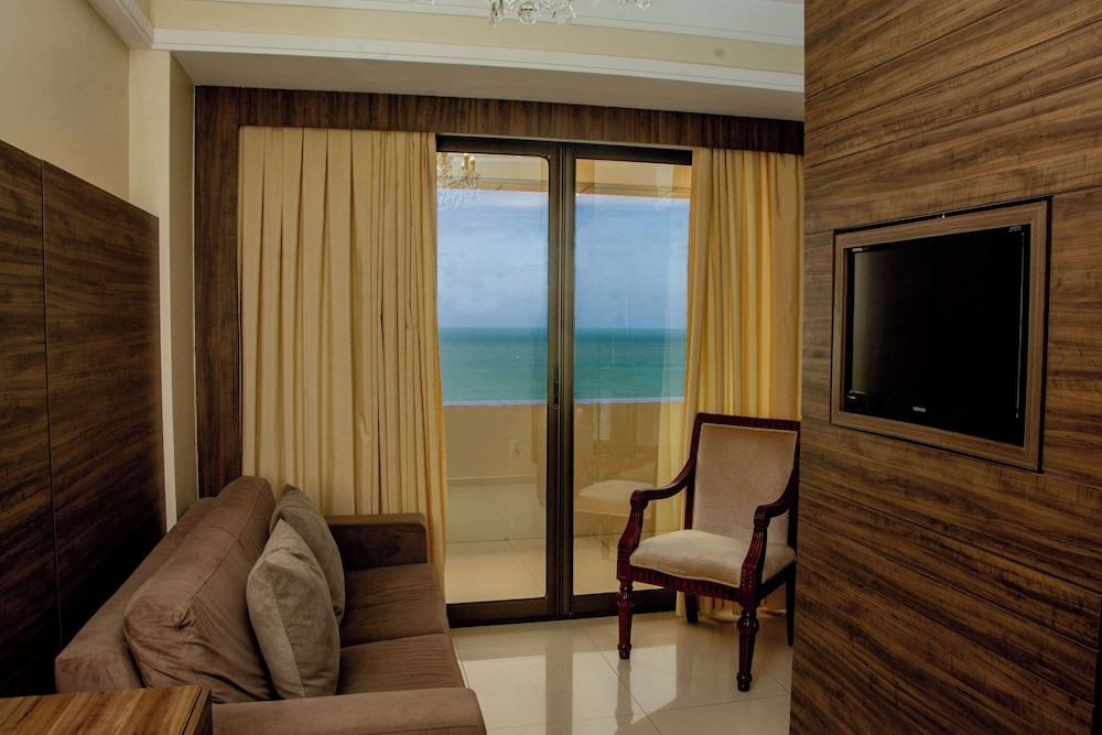Suite, 1 Queen Bed, Balcony, Oceanfront - Photo 1