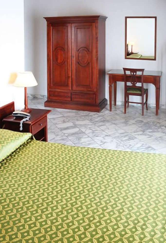 Double Room - Photo 5