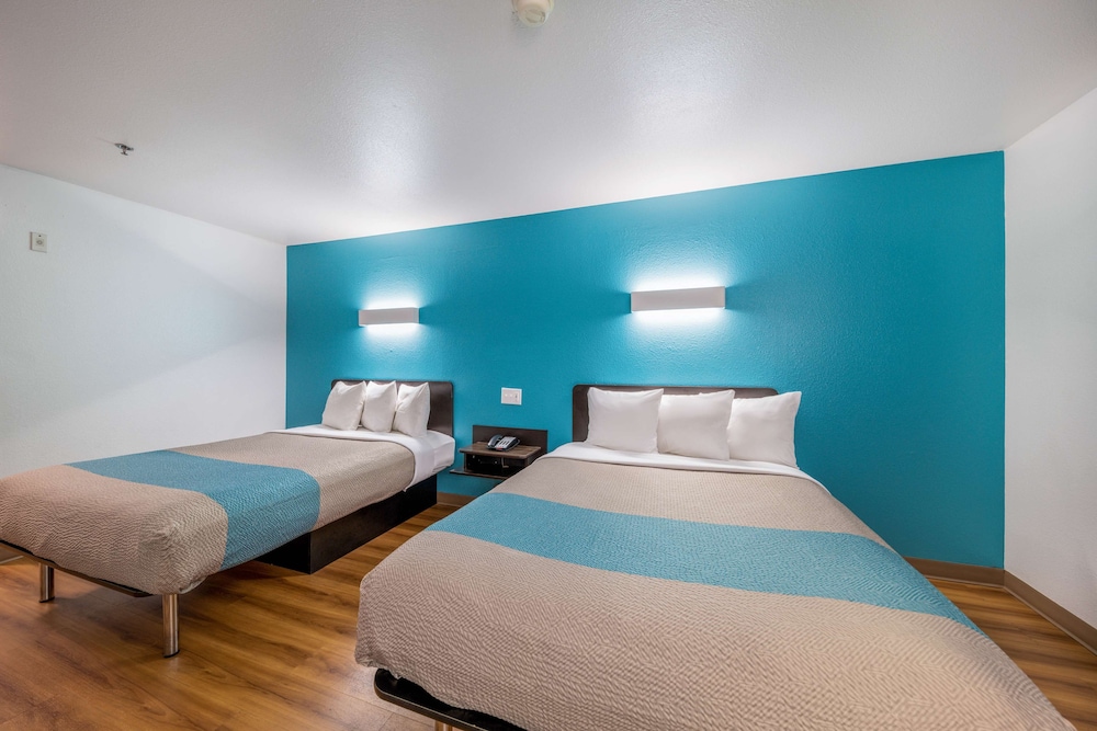 Deluxe Room, Multiple Beds, Non Smoking, Kitchenette
