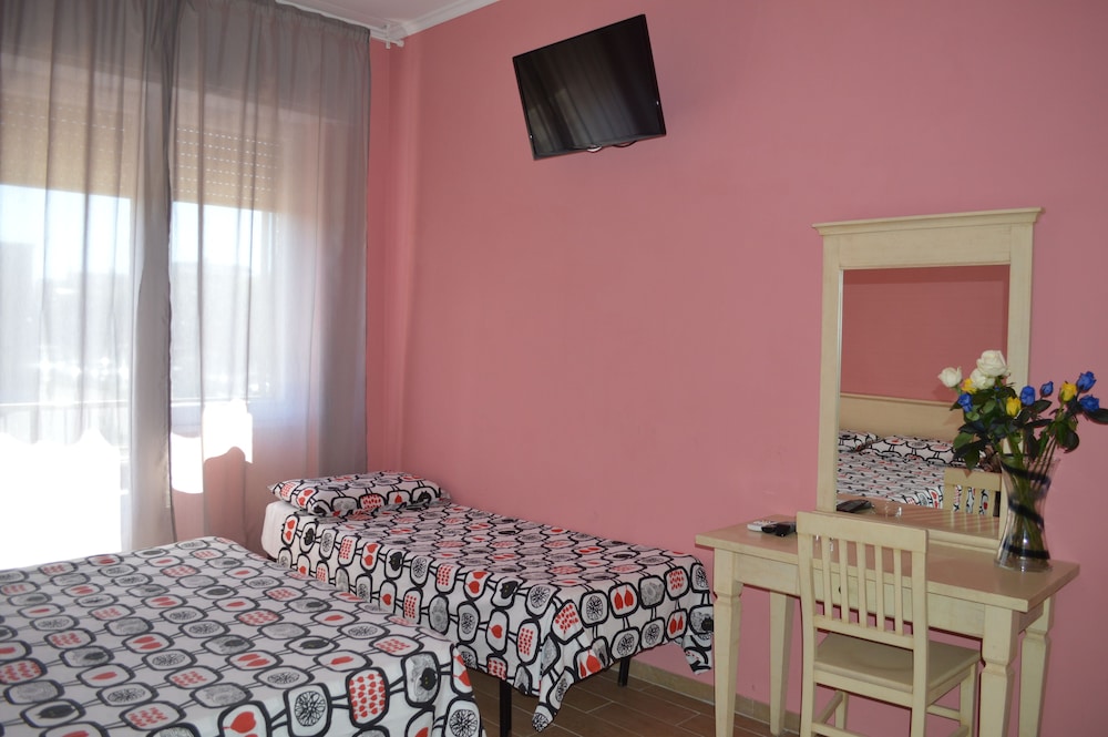 Comfort Triple Room, Multiple Beds, Non Smoking, Partial Sea View photo 2