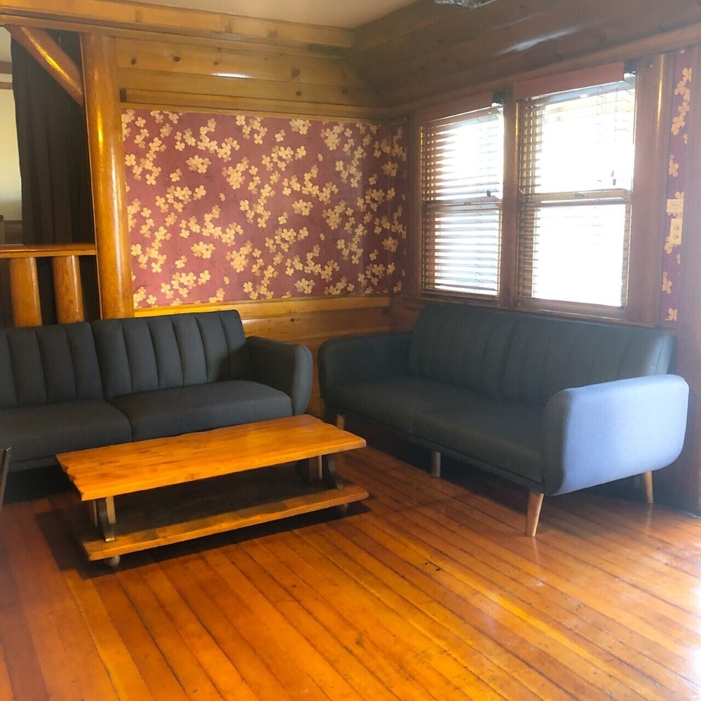 Rustic Loft Cabin photo 2