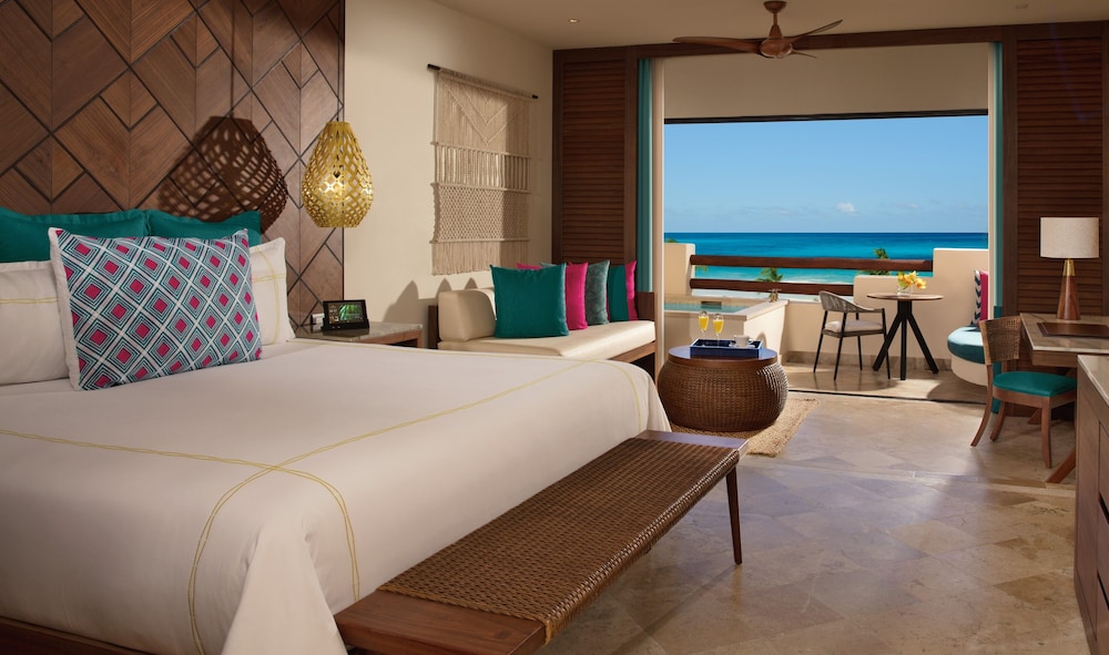 Preferred Club Junior Suite Ocean Front King