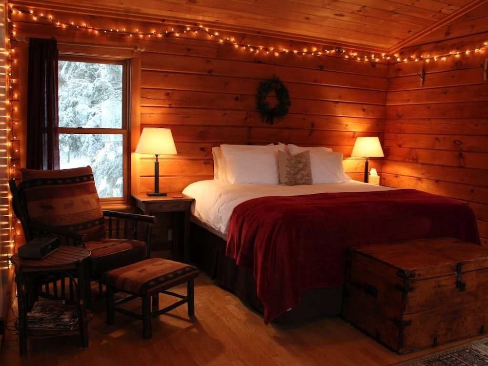 Honeymoon Cabin, Hot Tub (Trillium Cabin) photo 2