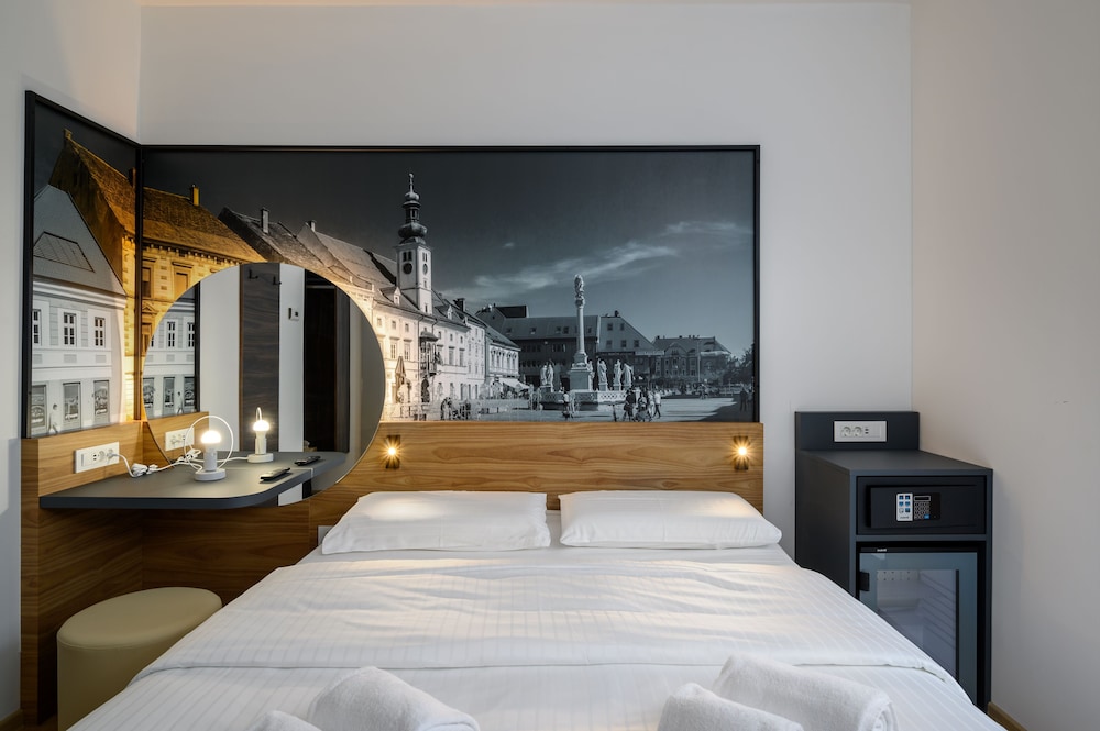 Standard Double Room, City View photo 2