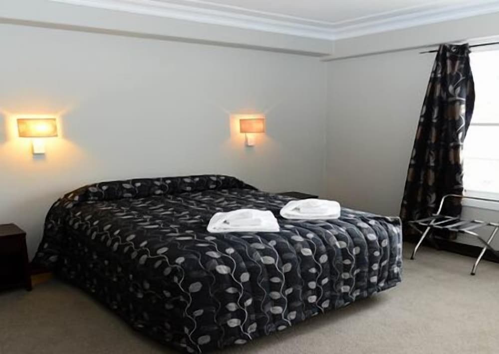 Queen with Ensuite - Room no 2,3 & 14 photo 1