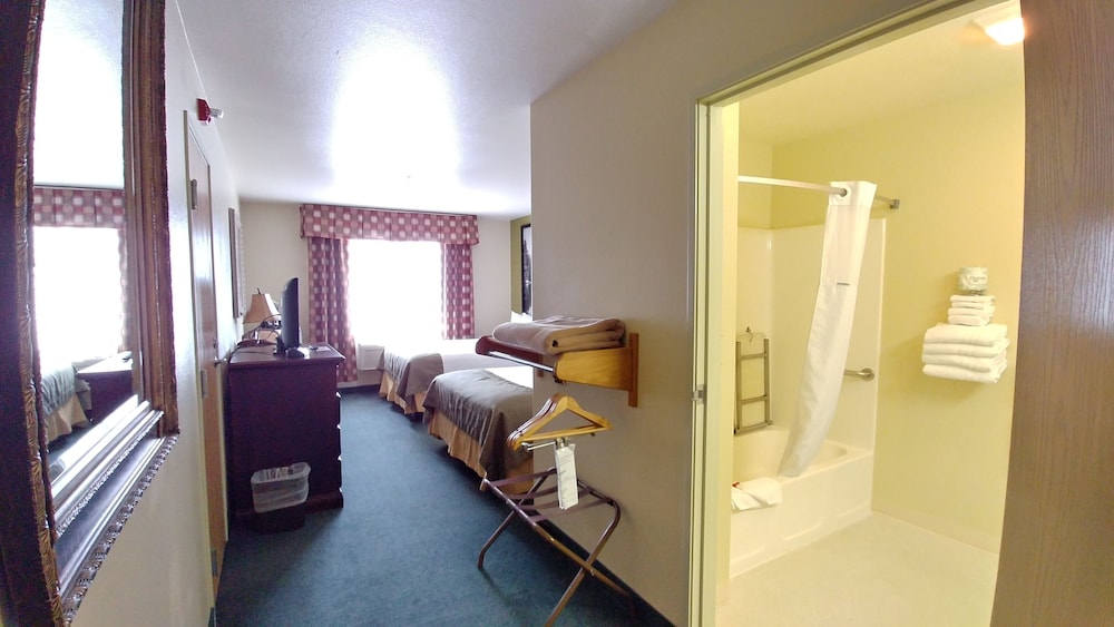 Room, 2 Queen Beds, Accessible, Non Smoking (Mobility Accessible) - Photo 2