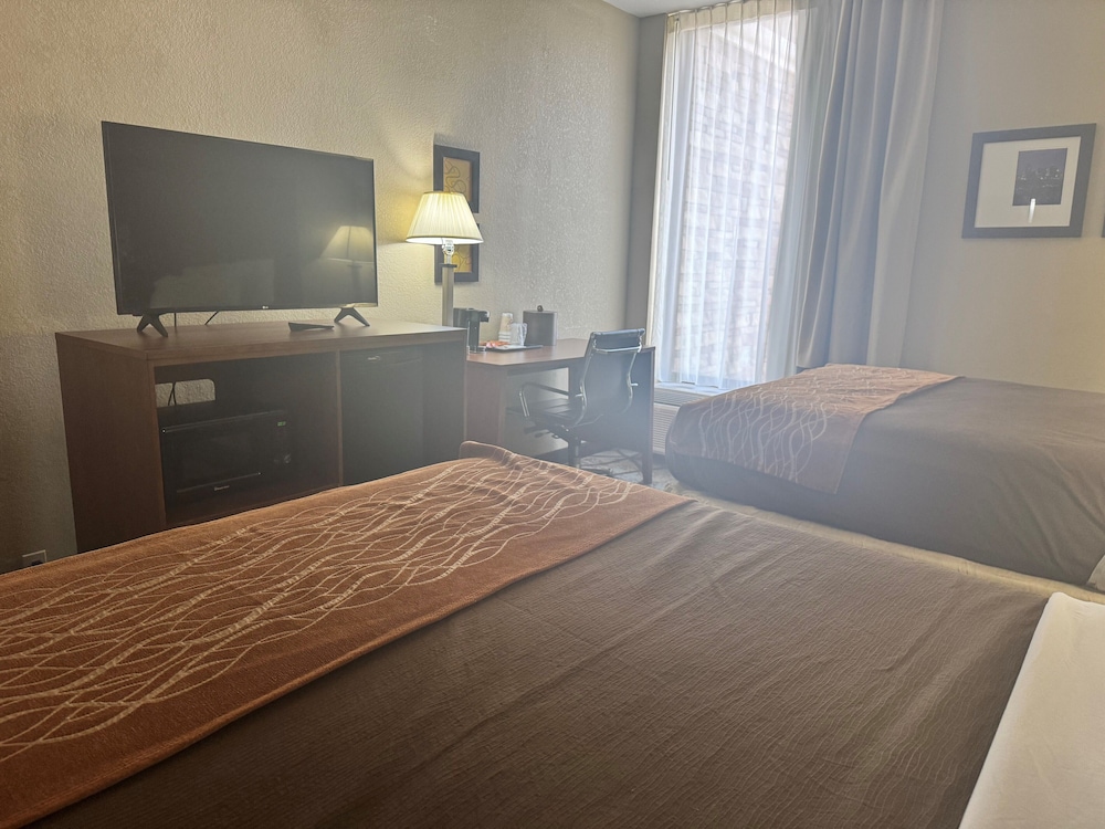 Deluxe Room, 2 Queen Beds, Accessible, Non Smoking (Mobility) - Photo 7