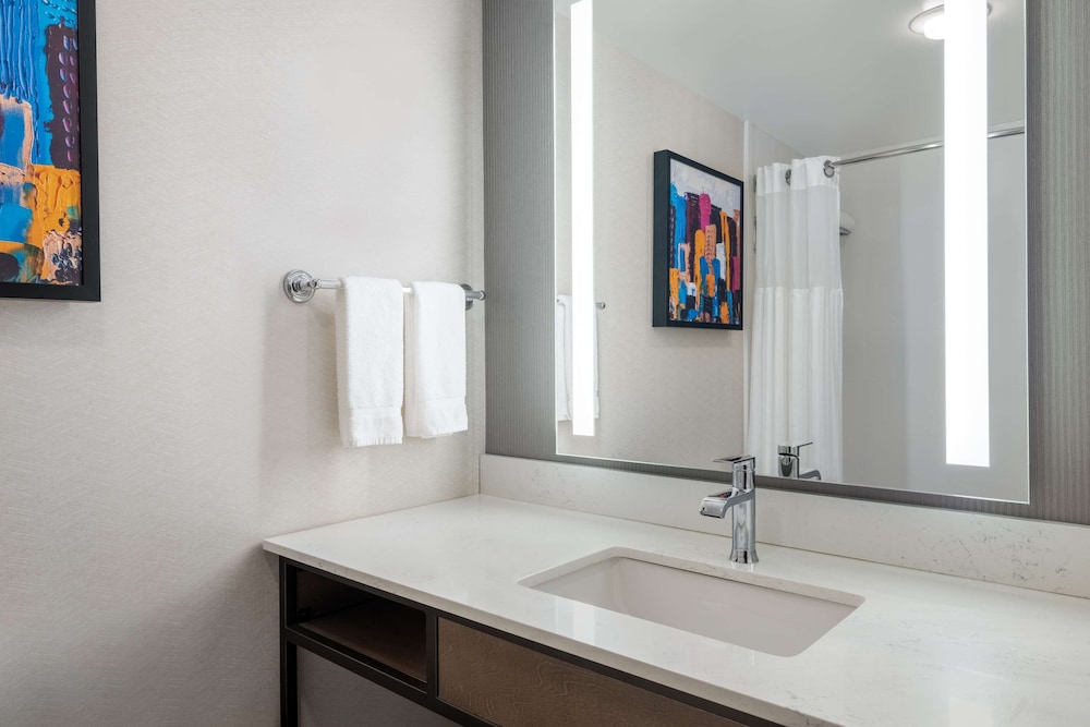King Room Jr. Suite - Photo 6