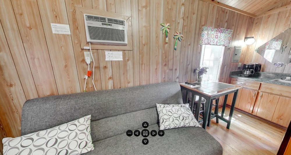 Cabin, 1 Bedroom (Lodge Sleeps 4) photo 2