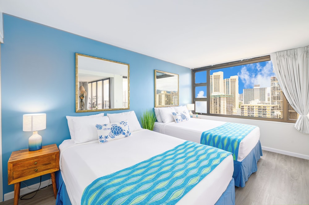 High Floor Ocean View Condo w/ 2 Beds and Parking: Family Condo, 1 Bedroom, Balcony, Partial Ocean View (0115) photo