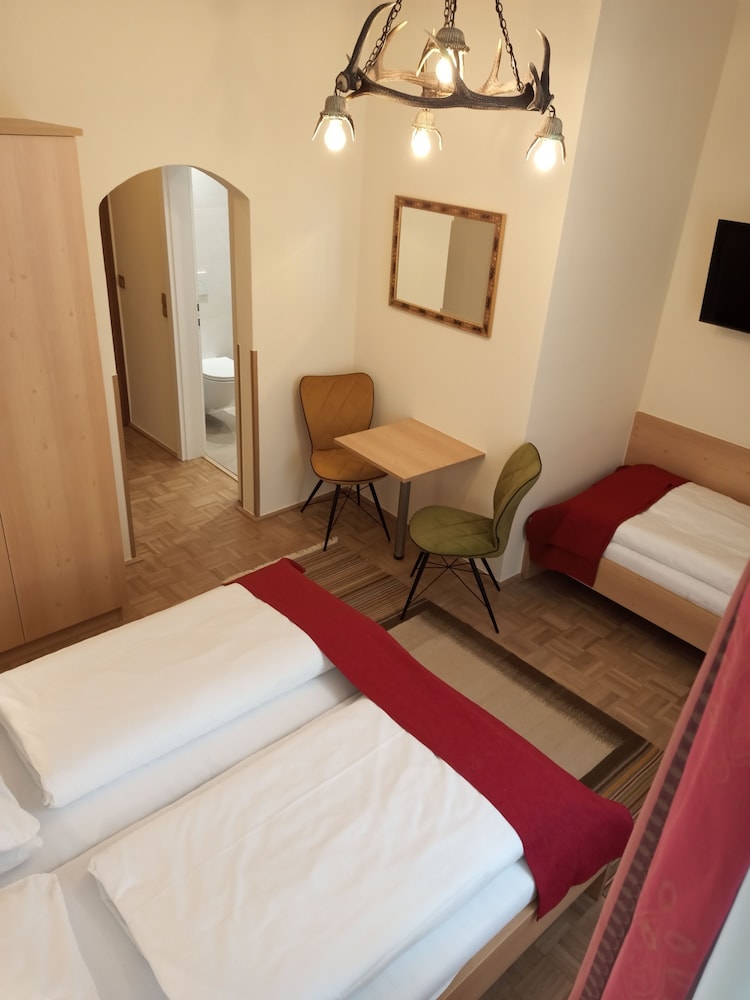Double Room - Photo 6