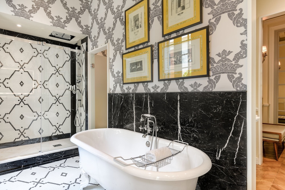 Presidential Suite, 1 King Bed, Garden View