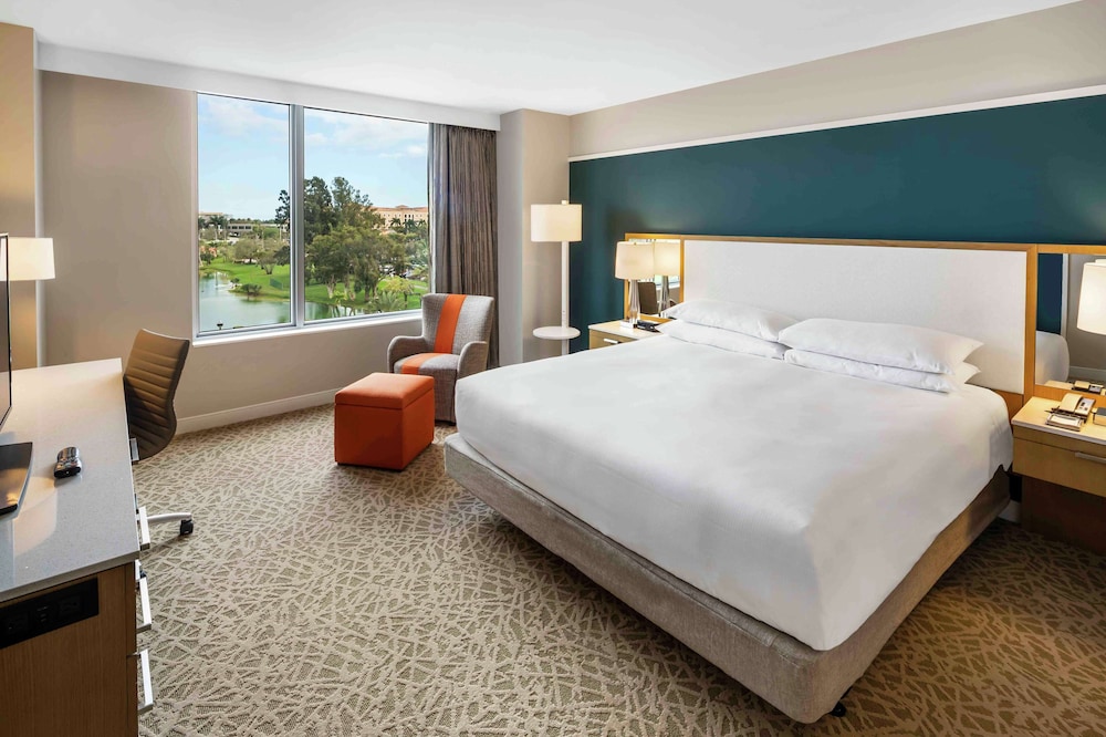 Suite, 1 King Bed - Photo 1