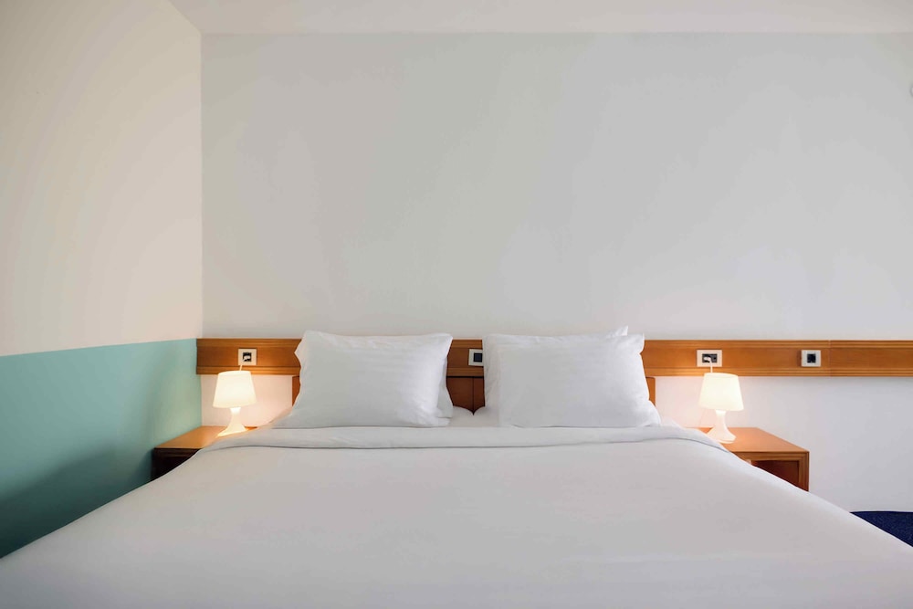 Standard Double or Twin Room - Photo 5