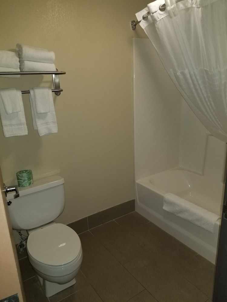 Standard Room, 1 King Bed, Non Smoking - Photo 7