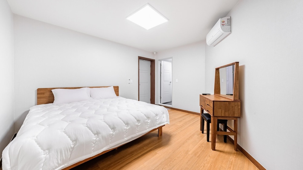 Basic Room, 2 Bedrooms (102 Ho)