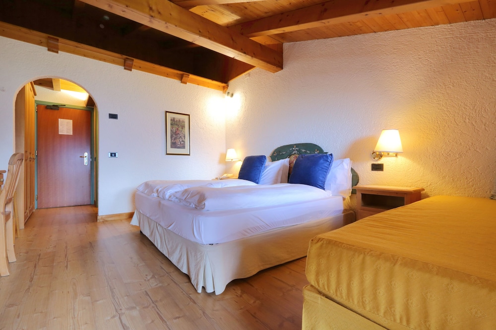 Comfort Room, 1 Bedroom, Non Smoking, Mountain View