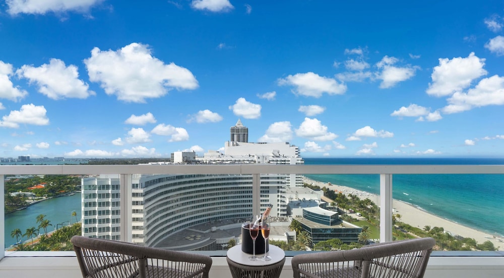 Junior Suite, 1 King Bed with Sofa bed, Balcony, Ocean View