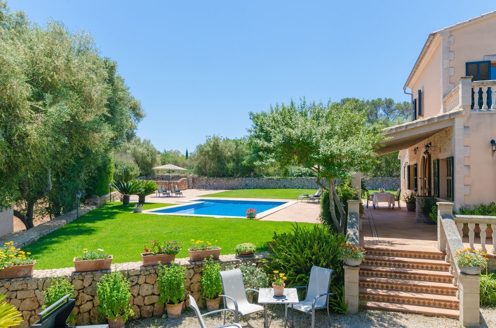 Villa photo 3