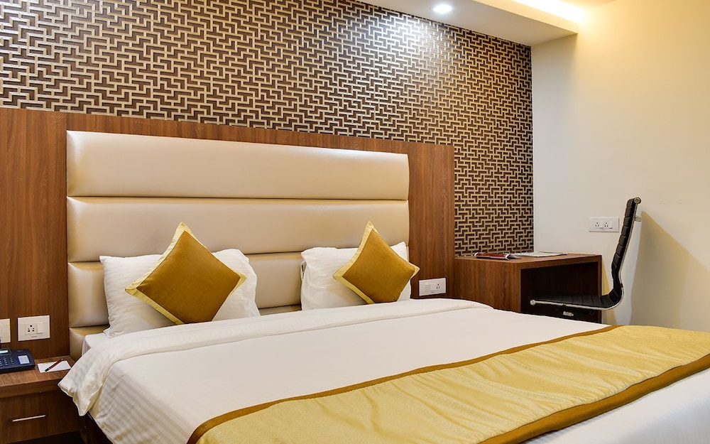 Deluxe Room, 1 Queen Bed, Accessible, City View photo 2