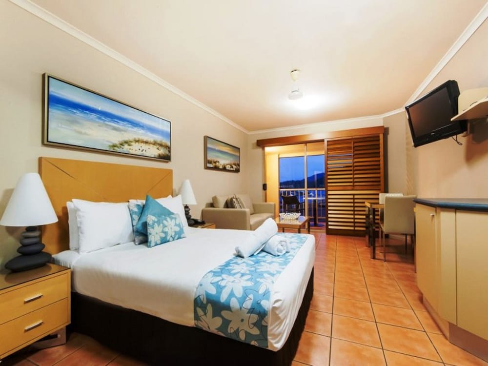 2 Bedroom 2 Bathroom Ocean View Spa Apartment, photo 6