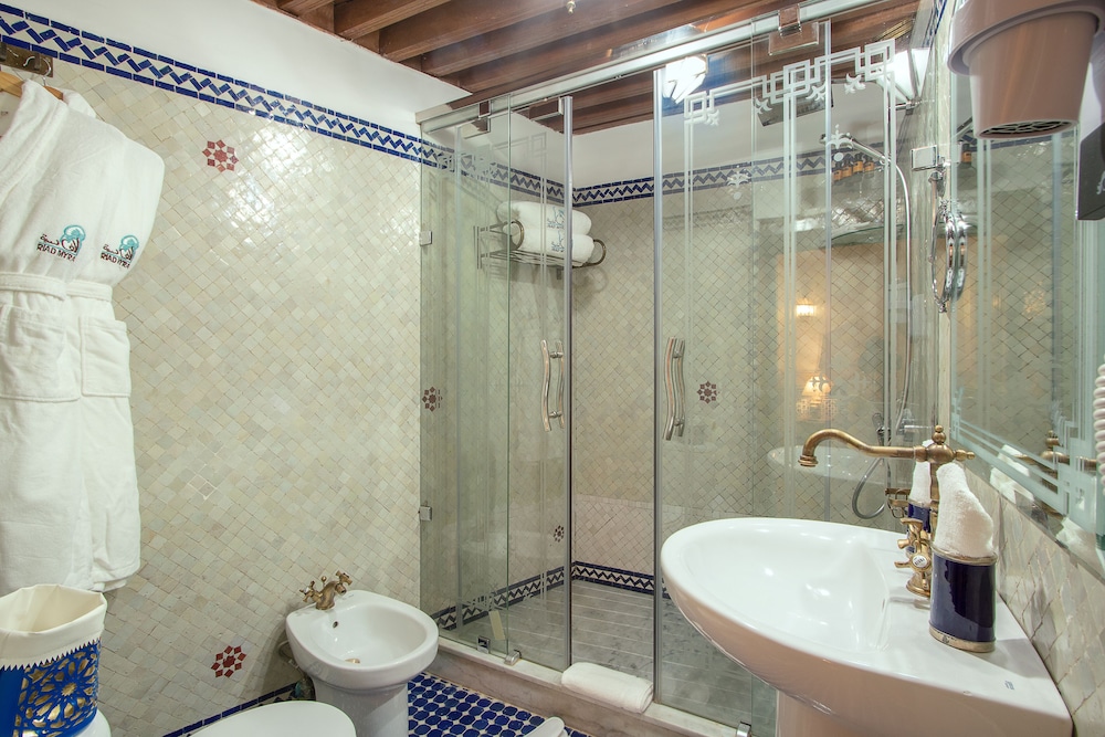 Prestige Suite - Photo 12