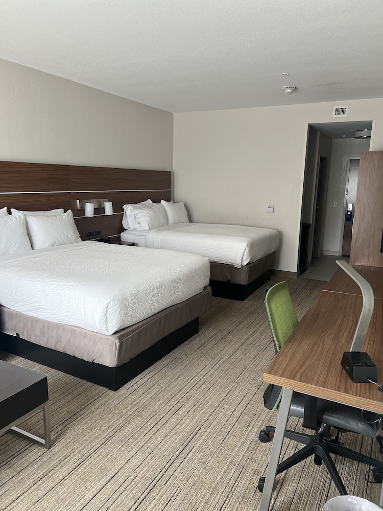 Holiday Inn Express & Suites Mobile - University Area by IHG, Photo 6