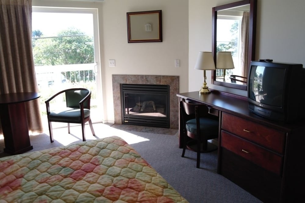 Room, 2 Queen Beds, Non Smoking - Photo 1