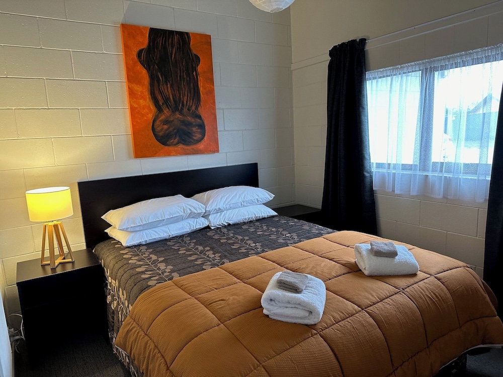 Basic Twin Room, Mountain View photo 1